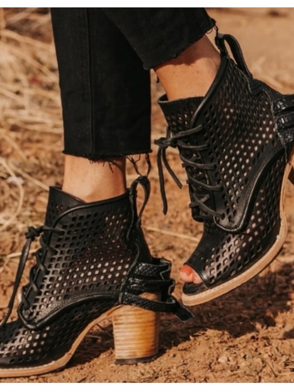 FREEBIRD “BENNI” heels